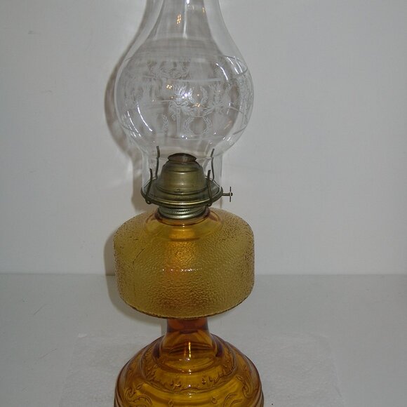 Vintage EAGLE Yellow Amber Kerosene Oil Lamp. Beaded  Beaded - Glass pressed A - Picture 2 of 5